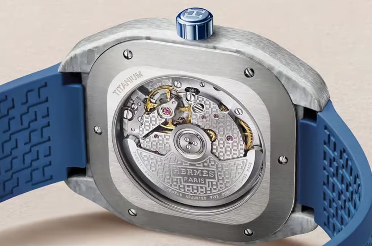 Hermès H08 in Chantilly White and Malta Blue: A Study in Light and Glass Fibre